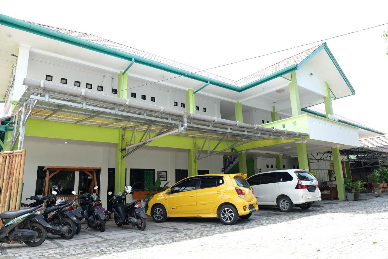 Oyo 2186 Esbe Hotel Syariah Tanjung Pandan Extérieur photo